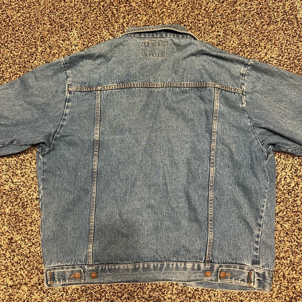 Perfectly worn distressed vintage Rustler Dark Wash Denim Jacket Size Large
